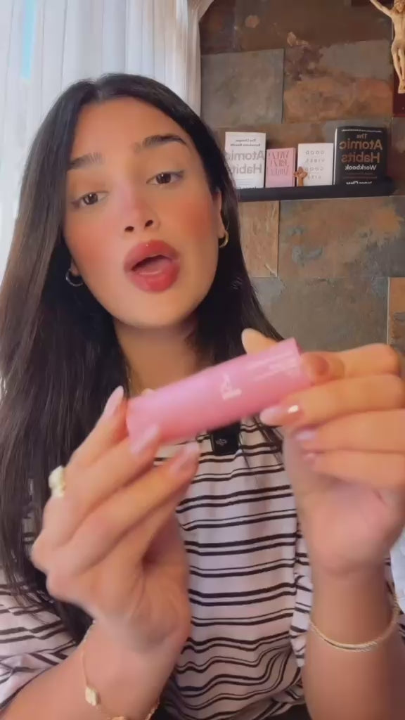 Load video: A quick swipe for a fresher, smoother, more hydrated-looking finish.